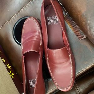 Womens MOOTSIES TOOTSIES Red Leather Slide On Loafer Deep Red. Size 8 1/2